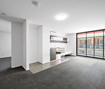 Chic inner city living with Two Bedrooms - Photo 2