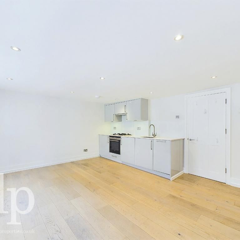 Studio to rent - Photo 1