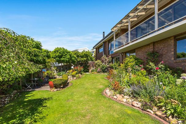 A Warm and Welcoming Coastal Home in Blackmans Bay - Photo 1