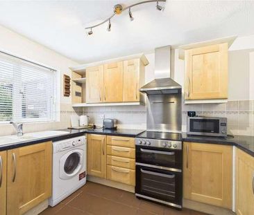 Greenham Wood, Bracknell, Berkshire, RG12 - Photo 6