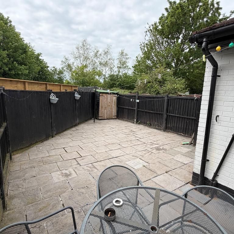3 bedroom terraced house to rent - Photo 1