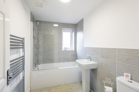 3 bedroom semi-detached house to rent - Photo 4