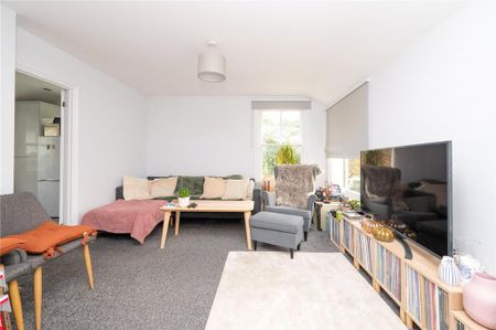 3 bedroom flat to rent - Photo 2
