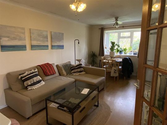 2 bedroom bungalow to rent - Photo 1