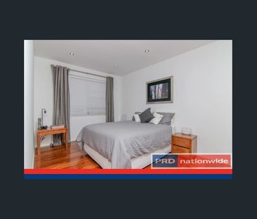 BEAUTIFULLY MODERN 2 BEDROOM APARTMENT - Photo 3