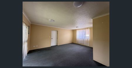 Great Unit in a Central Southport Location – Pool in Complex! - Photo 2