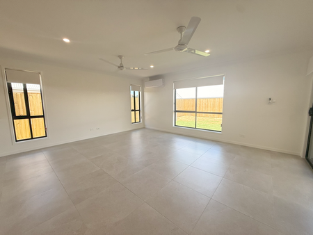 1 Kashmir Cct, Greenbank QLD 4124 - House For Rent | Domain - Photo 3