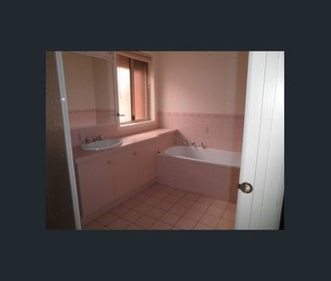 SPACIOUS 3-BEDROOM HOME IN PRIME LOCATION - Photo 4