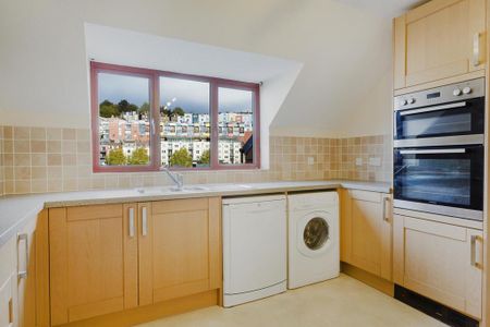 2 bedroom flat to rent - Photo 4