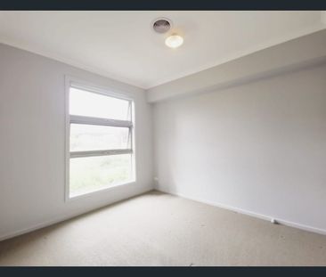 Modern FOR LEASE - Photo 6