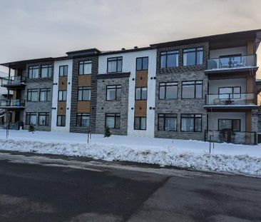 Superbe logement à louer au rez-de-chaussée //1200$ de rabais (raba... - Photo 2