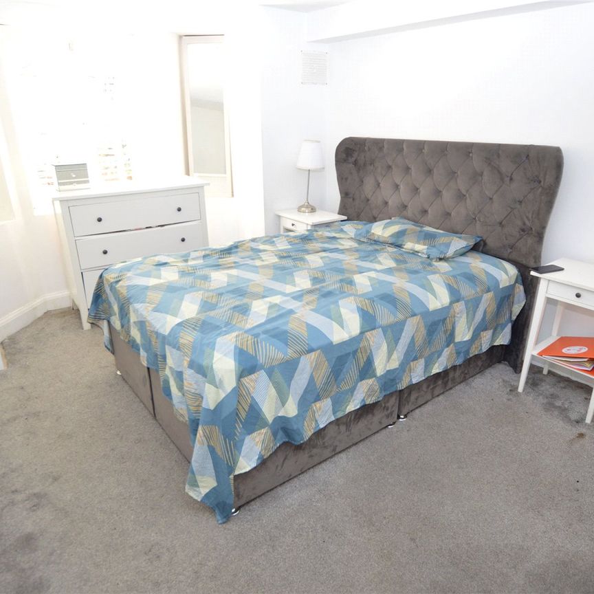 property to rent High Street, Wivenhoe, Colchester, Essex, CO7 - Photo 1