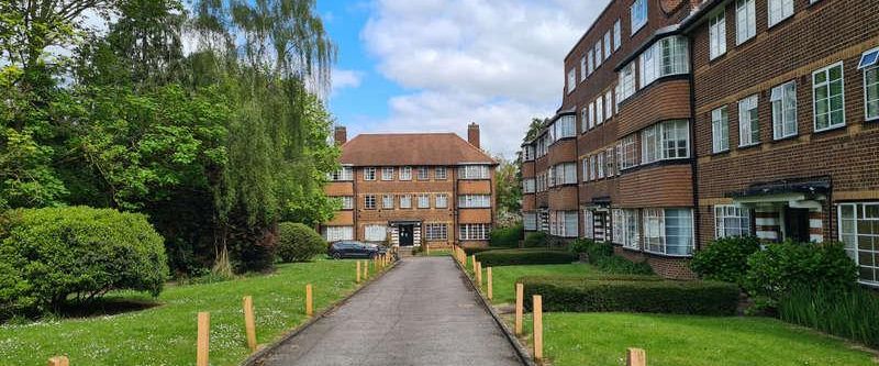 Cresta Court, Hanger Lane, W5 - Photo 1