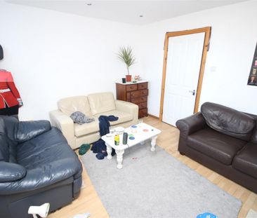 6 bedroom Student Maisonette to rent in Myrtle Grove, Newcastle Upo... - Photo 2