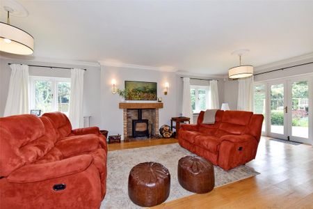 6 bedroom detached house to rent - Photo 2