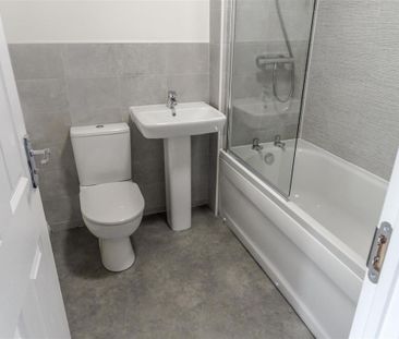 2 bedroom semi-detached house to rent - Photo 5