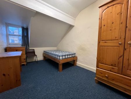 4 bedroom flat to rent - Photo 3
