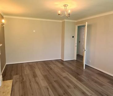 2 bedroom semi-detached bungalow to rent - Photo 2