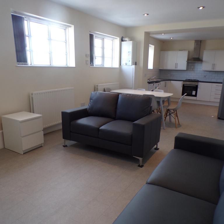 5 bedroom flat to rent - Photo 1
