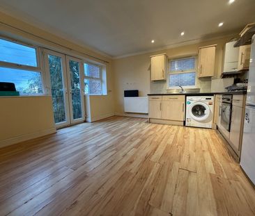 2 Bed Flat, Millbrook Road East, SO15 - Photo 3