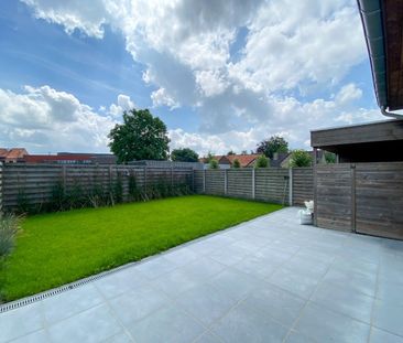 Halfopen woning met 3 slaapkamers, carport en tuin. - Photo 3