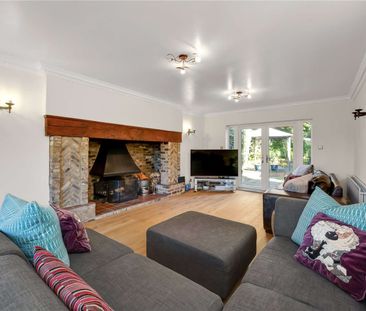 Seven bedroom home in private road close to St John's School. - Photo 5