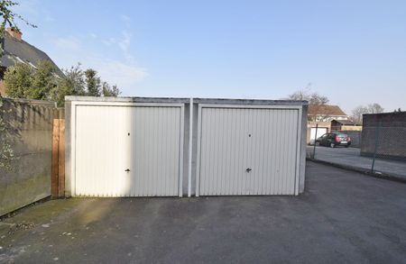 RUIM APPARTEMENT MET TWEE SLAAPKAMERS EN GARAGE - Photo 3