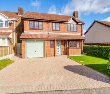 4 Bedroom House - Conference Drive, Locks Heath - Photo 3