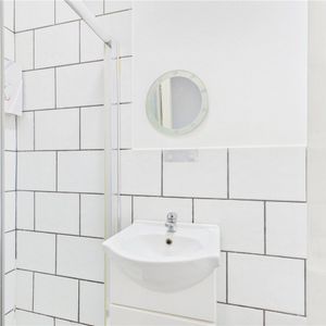 Flat 2 - Photo 3