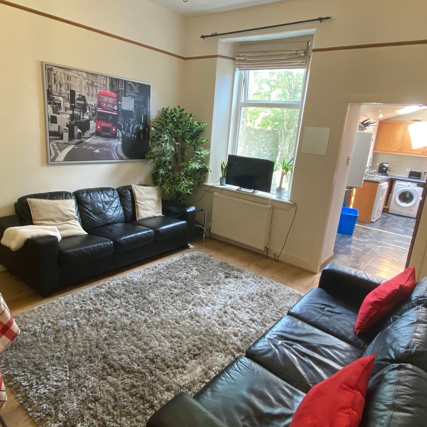 4 bedroom terraced house to rent - Photo 1