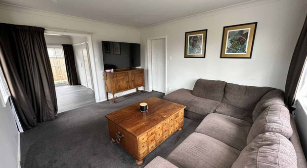 THREE BEDROOMS - AWAPUNI - Photo 1