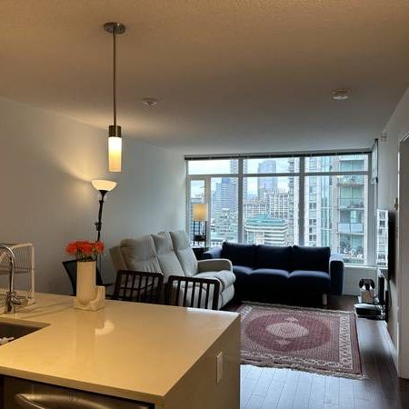 1 Bedroom + 1 Den, parking, and storage in Yaletown! - Photo 1