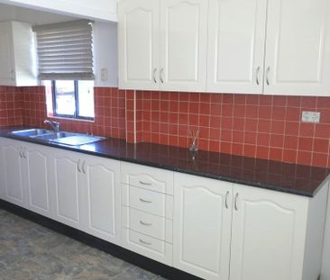 Cosy Two Bedroom Home in Great Location! - Photo 1