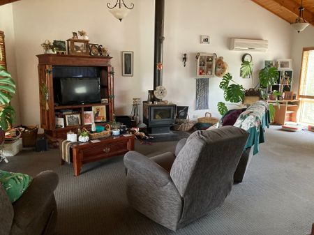 Strathfieldsaye - Photo 4