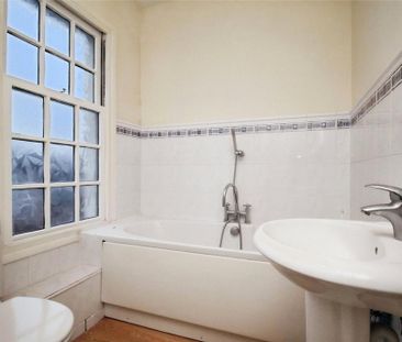 3 bedroom flat to rent - Photo 6