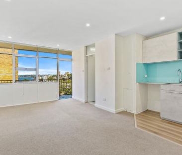 Harbour Bridge Views & Prime North Sydney Lifestyle - Photo 4