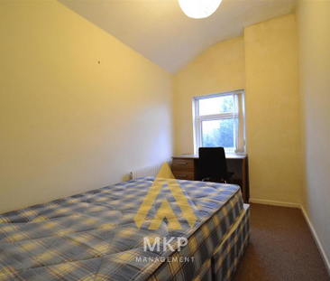 4 bedroom end of terrace house to rent - Photo 3