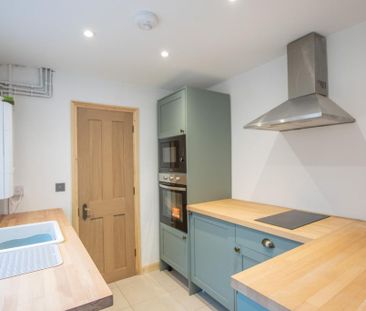 2 bedroom semi-detached house to rent - Photo 5