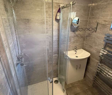 14 Longdon Close, Redditch. Large double room close to Alex Hospita... - Photo 3