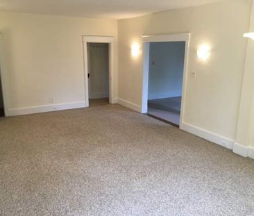 202-67 Sydenham St. - 2 bed, 1 bath - Photo 3