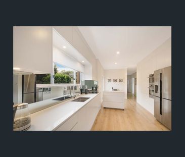 Stylish Three Bedroom Family Home in the Heart of Lane Cove - Photo 3