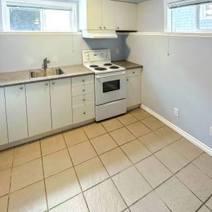 Bachelor Suite in Fernwood/Cook Street Area - Photo 2