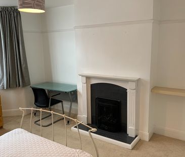 4 Bed Terraced House, Elm Park, BS34 - Photo 6