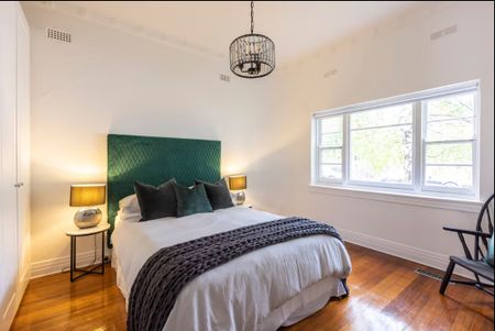 DAZZLING DECO, THE AUDREY HEPBURN OF ELWOOD- FULLY FURNISHED! - Photo 3