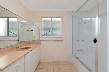 “Spacious - Air Conditioned - Potential Dual Living” - Photo 4