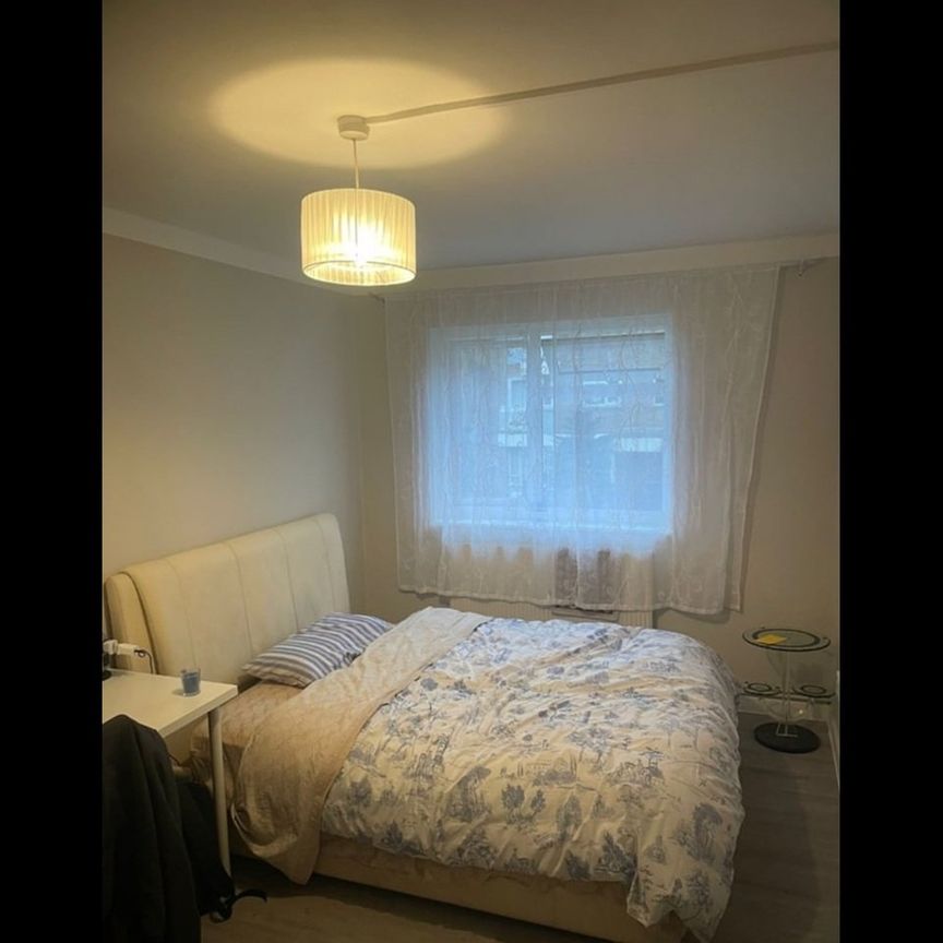 Room in a Shared Flat, Fairview Road, SW16 - Photo 1