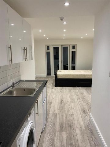 Studio to rent - Photo 4