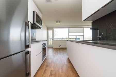 150 The Donway West - Photo 2