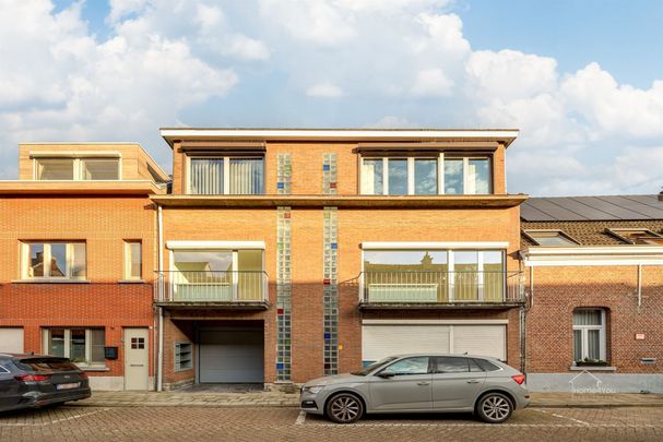 Vernieuwd en zonnig 2 slaapkamer appartement - Photo 1