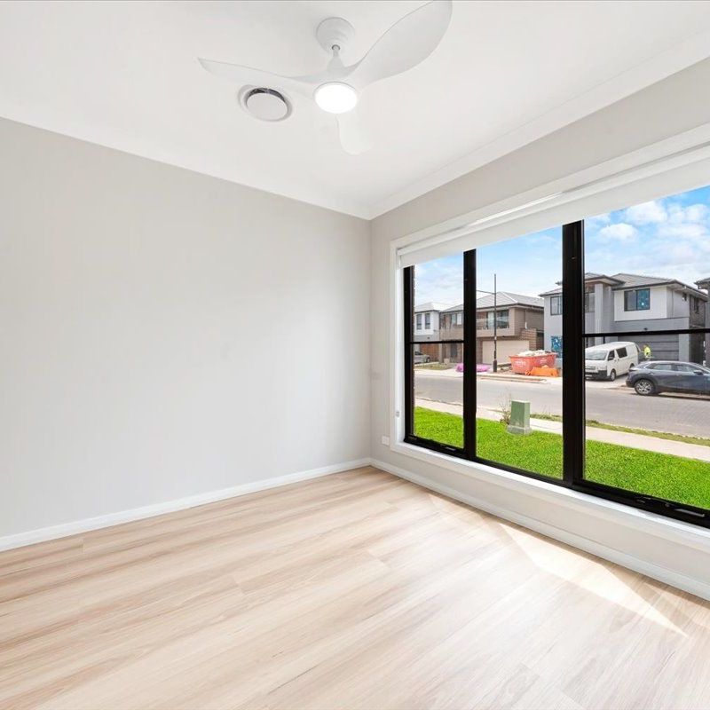 A near new aesthetically designed spacious house ready to move in. - Photo 1